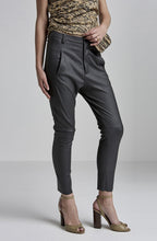 STRETCH LEATHER SLIM LOW RISE TROUSER