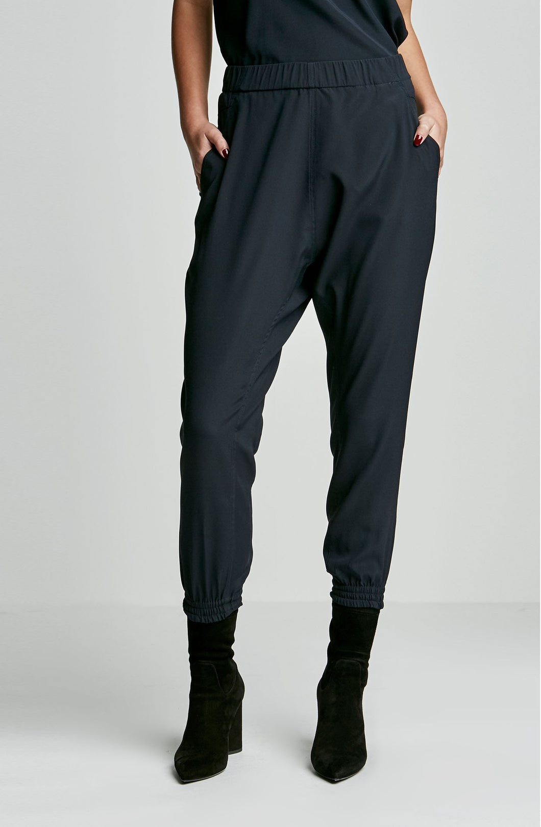 SILK LOW RISE CUFFED PANT