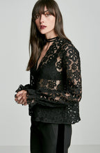 V NECK LACE BLOUSE