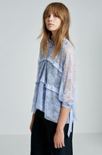 LACE RUFFLE BLOUSE