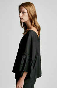 RUFFLE SLEEVE TOP
