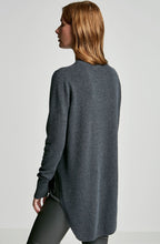 CASHMERE SHIRTTAIL SWEATER