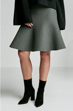 CREPE KNIT RUFFLE SKIRT