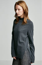 CASHMERE BLUNT HEM SWEATER