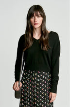 CASHMERE CROPPED V-NECK SWEATER