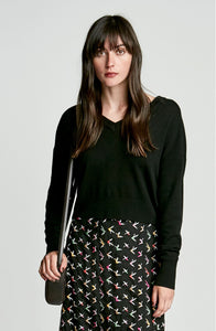 CASHMERE CROPPED V-NECK SWEATER