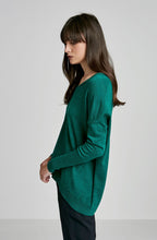 MERINO V-NECK SWEATER