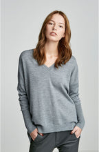 MERINO V-NECK SWEATER