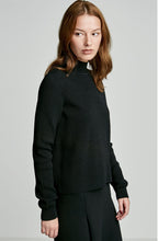 CREPE KNIT RIBBED TURTLE NECK SWEATER