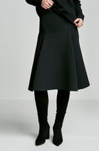 CREPE KNIT PLEAT FRONT SKIRT