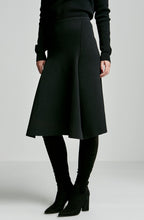 CREPE KNIT PLEAT FRONT SKIRT