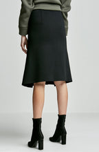 CREPE KNIT PLEAT FRONT SKIRT