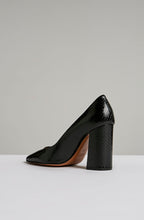 TRAPEZE BLOCK HEEL