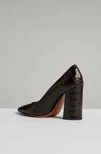 TRAPEZE BLOCK HEEL