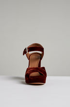 BLOCK HEEL CROSS FRONT SANDAL