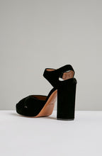 BLOCK HEEL CROSS FRONT SANDAL