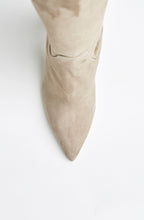 STRETCH OVER THE KNEE BOOT