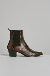 POINTED CHELSEA BOOT