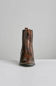 POINTED CHELSEA BOOT
