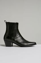 POINTED CHELSEA BOOT