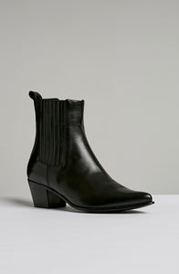 POINTED CHELSEA BOOT