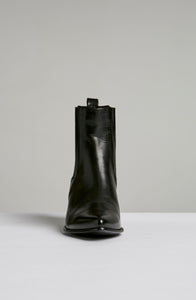 POINTED CHELSEA BOOT