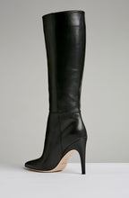 POINTED KNEE ANKLE BOOT