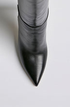 POINTED KNEE ANKLE BOOT
