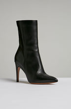 POINTED ANKLE BOOT