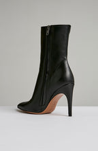 POINTED ANKLE BOOT