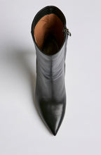 POINTED ANKLE BOOT